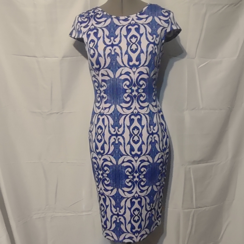 🍌 Glam Doll Elegant Blue and White Patterned Dress Size Small